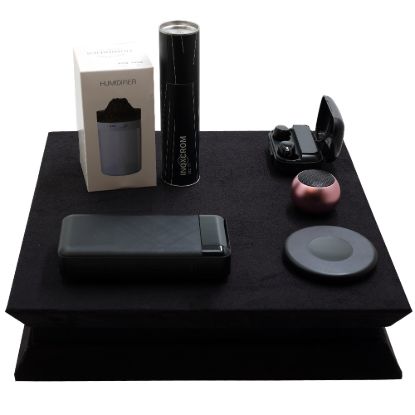 تصویر هرمی مشکی